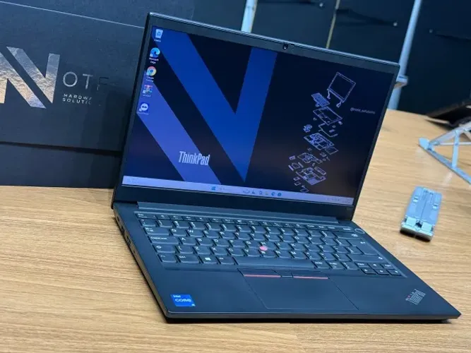 Notebook Corporativo Lenovo ThinkPad E14 i5 11th Iris Xe 16GB RAM - GARANTIA