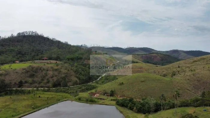 Excelente Propriedade Rural com Lago e Pastagem em São Francisco Xavier