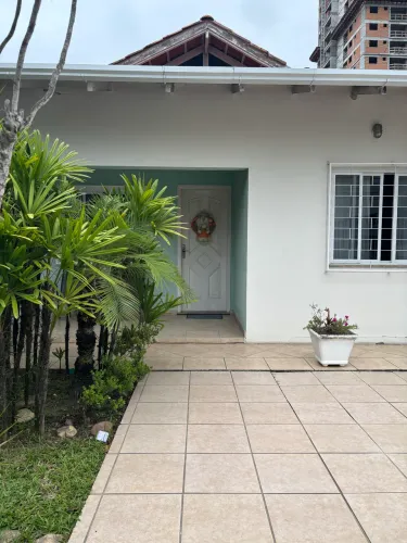 CASA para VENDA em MEIA PRAIA - Itapema * ACEITAMOS 01 Imóvel na NEGOCIAÇÃO
