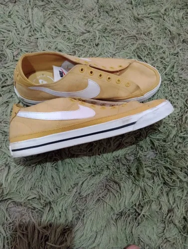 Tênis Nike court le amarelo n.40