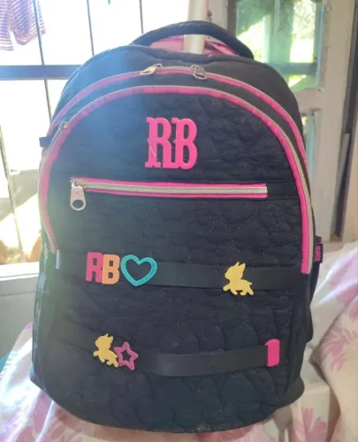 Mochila de rodinha e estojo