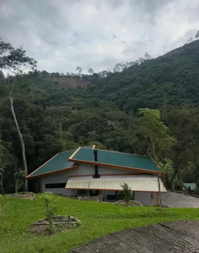 CHÁCARA ACONCHEGANTE EM BOCAIUVA DO SUL