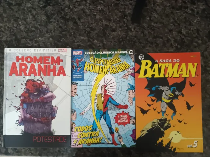Coleção de História em quadrinhos do Homem Aranha e Batman