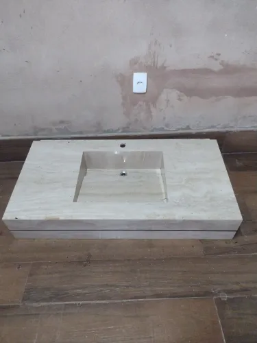 Vendo lavatório revestido em porcelanato 