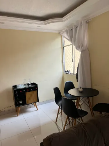 Alugo Quarto Feminino Não Mobiliado - R$ 600 com Água, Luz e Internet Inclusos