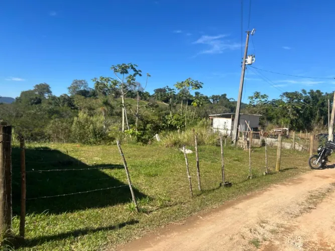 Vende-se terreno em Alto Forquilhas