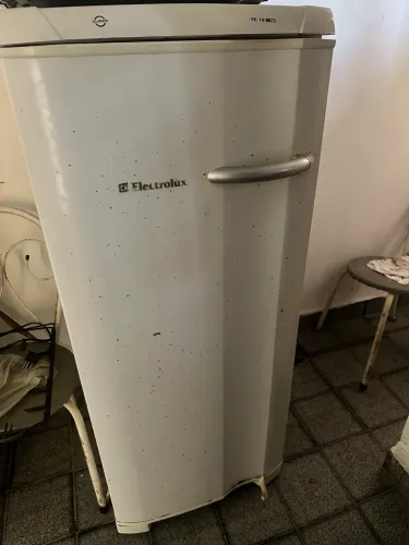 Vendo freezer Electrolux vertical 