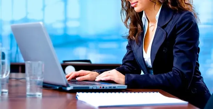 Moça Assistente de internet - free lancer / Coqueiral de Traparica
