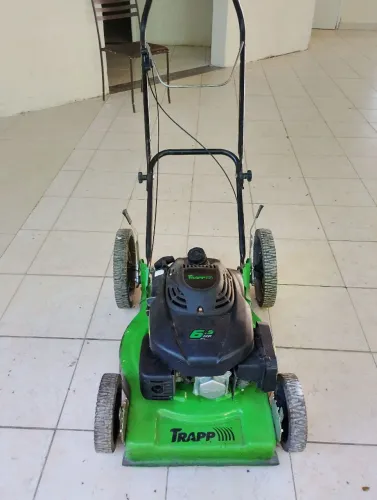 Máquina de cortar grama a gasolina trap