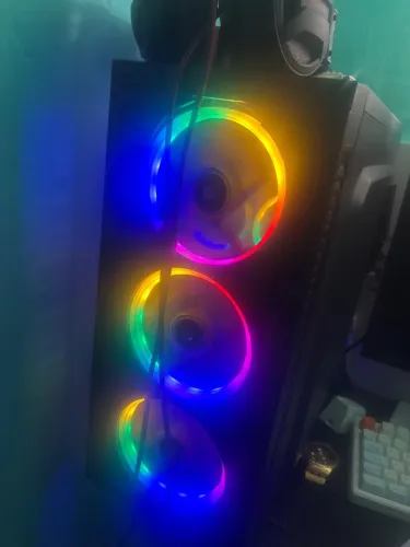 PC GAMER COMPLETO RYZEN 5 5600G, 8GB DE RAM, 1TB E 200 de SSD, Fonte 550w 80plus Gigabyte.