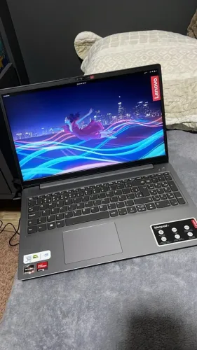 IdeaPad 3 AMD Ryzen 5 5500U 8GB 256GB SSD Windows 11 Home 15.6" FHD