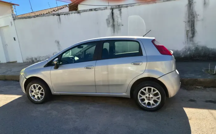 Fiat Punto Attractive 1.4 Fire Flex 8V 5P 2011