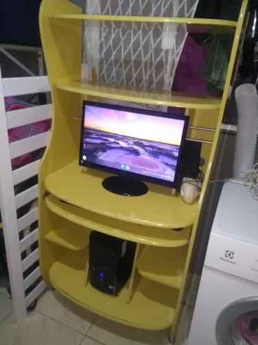 Vende Computador Completo com Escrivaninha