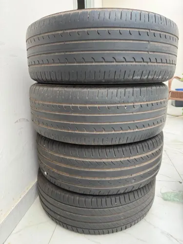 Vendo 04 Pneus 215/55/17