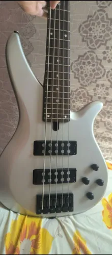 Contra baixo Yamaha RBX375
