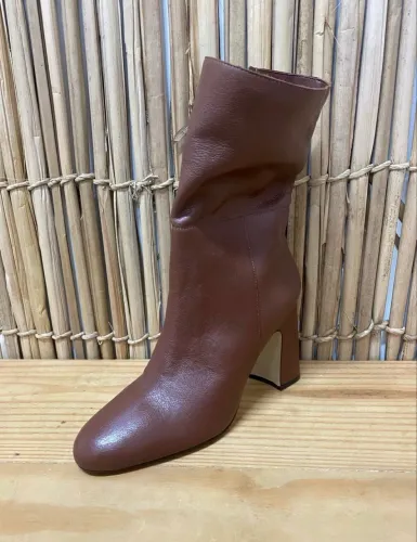 Bota marrom Arezzo 