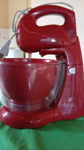 Vende_se uma batedeira usada apenas uma vez ela está nova