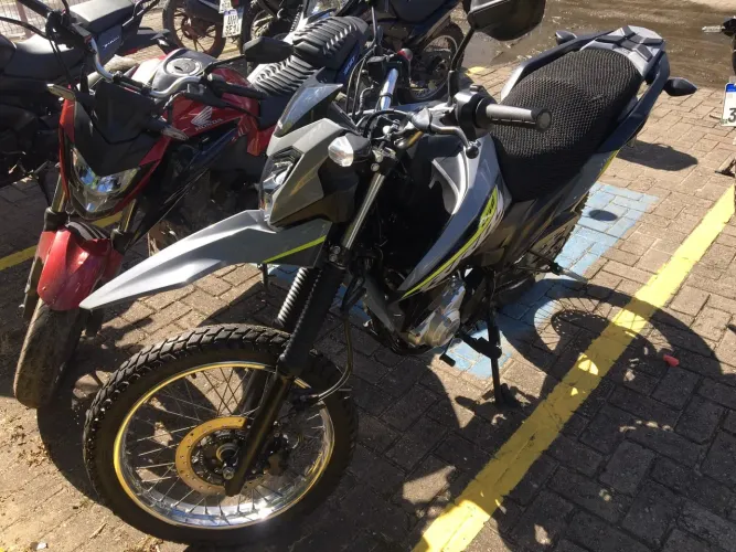 Vendo NXR Bros completa ano 2025 com 11.500 km.