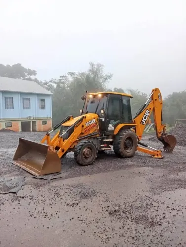 Retroescavadeira JCB 3cx 2020