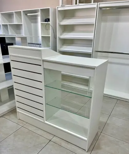 Balcão Caixa com Vitrine