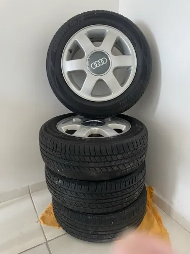 4 Rodas originais Audi A3 aro 14 com pneus meia vida