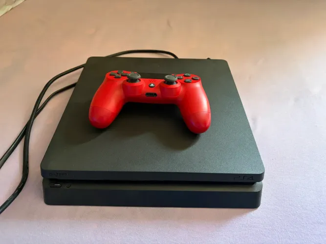 PlayStation 4 Slim 4TB