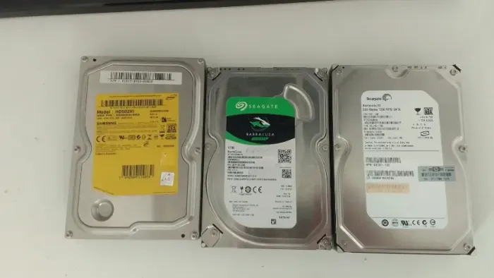 1 HD 1tb e 2 HDs 500gb (todos 100% saude e zero bad blocks)