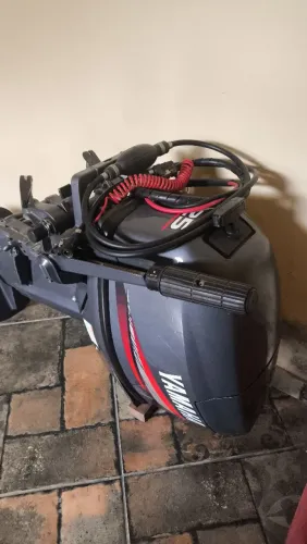 Motor Yamaha 25hp 2 tempos com partida elétrica 