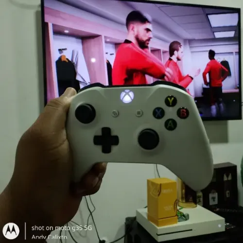 Vídeo game x box one slim white