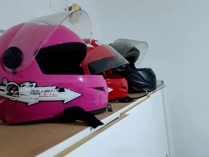 Vendo capacetes masculino e feminino infantil 