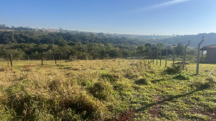 Vendo terreno com rio no fundo 
