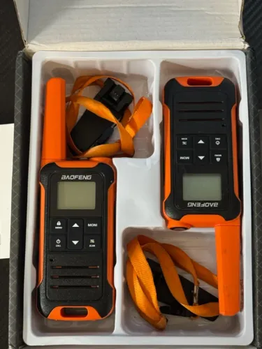 Kit 2 Rádios Comunicador Baofeng Recarregável