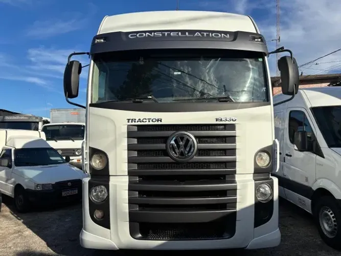 VW 19.330 Teto alto, cabine leito, forrado de pneus, segundo dono!