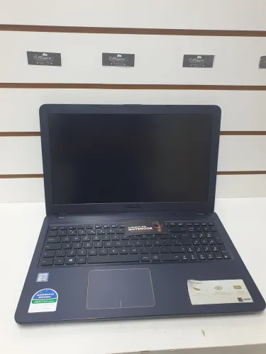 Notebook Asus Core i3 7°Gn