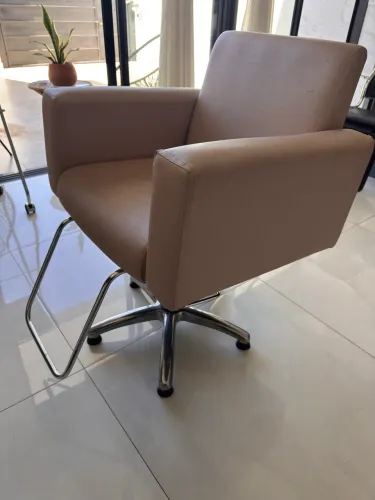Cadeira hidráulica Nude 