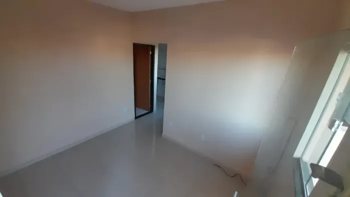 Casa 2/4 sala cozinha e área de serviço