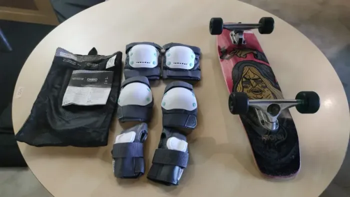Skate + kit proteção