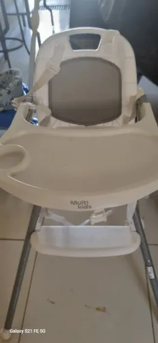 Cadeira de comida r pouco uso