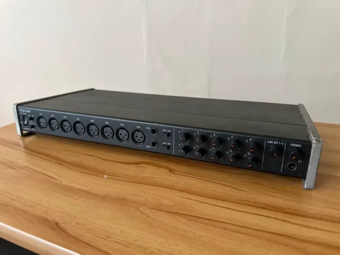 Interface de Áudio Tascam US 16 08 16 Entradas 8 Saídas