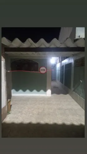 CASA EM SANTA CRUZ RJ COM GARAGEM, SUITE, SALA C COZINHA AMERICANA RETA DA BASE