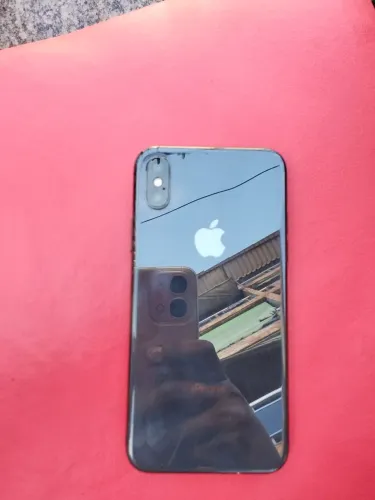 iPhone x semi novo perfeito 16gigas do meu uso testo na hora sem trincado bateria 100%