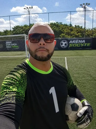 Goleiro de aluguel