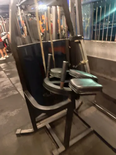 Máquina Glúteo Gurik em perfeito funcionamento 