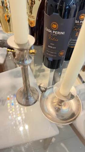 castiçal de velas e velas