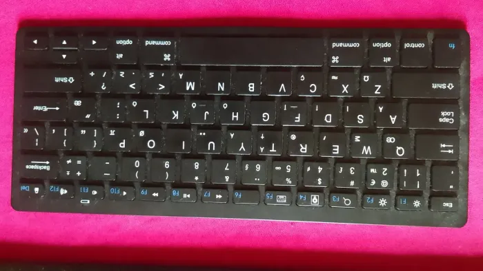 Teclado Multilaser e teclado sem fio