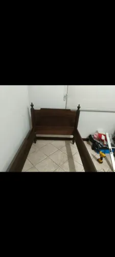 Vendo Cama Antiga em Imbuia Maciça (Pré-1930)