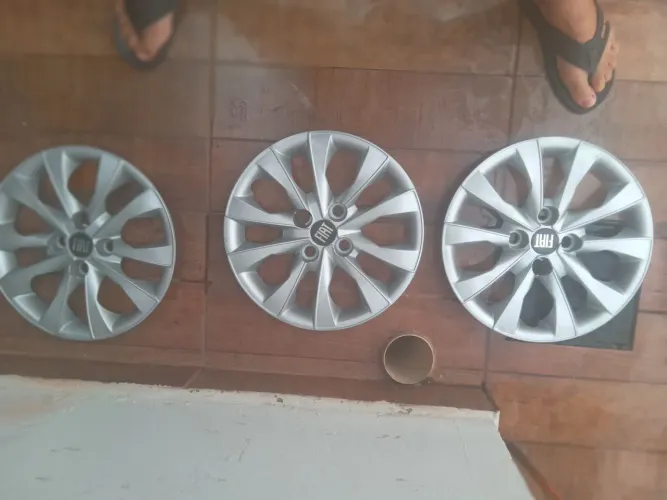 Vendo 3 calotas do mobi originais