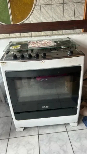 Fogão 5 bocas, tudo funcionando