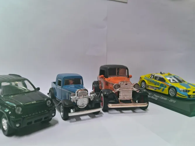 Lote de carrinhos miniatura de coleção