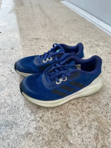 Tênis Adidas infantil original tamanho 29